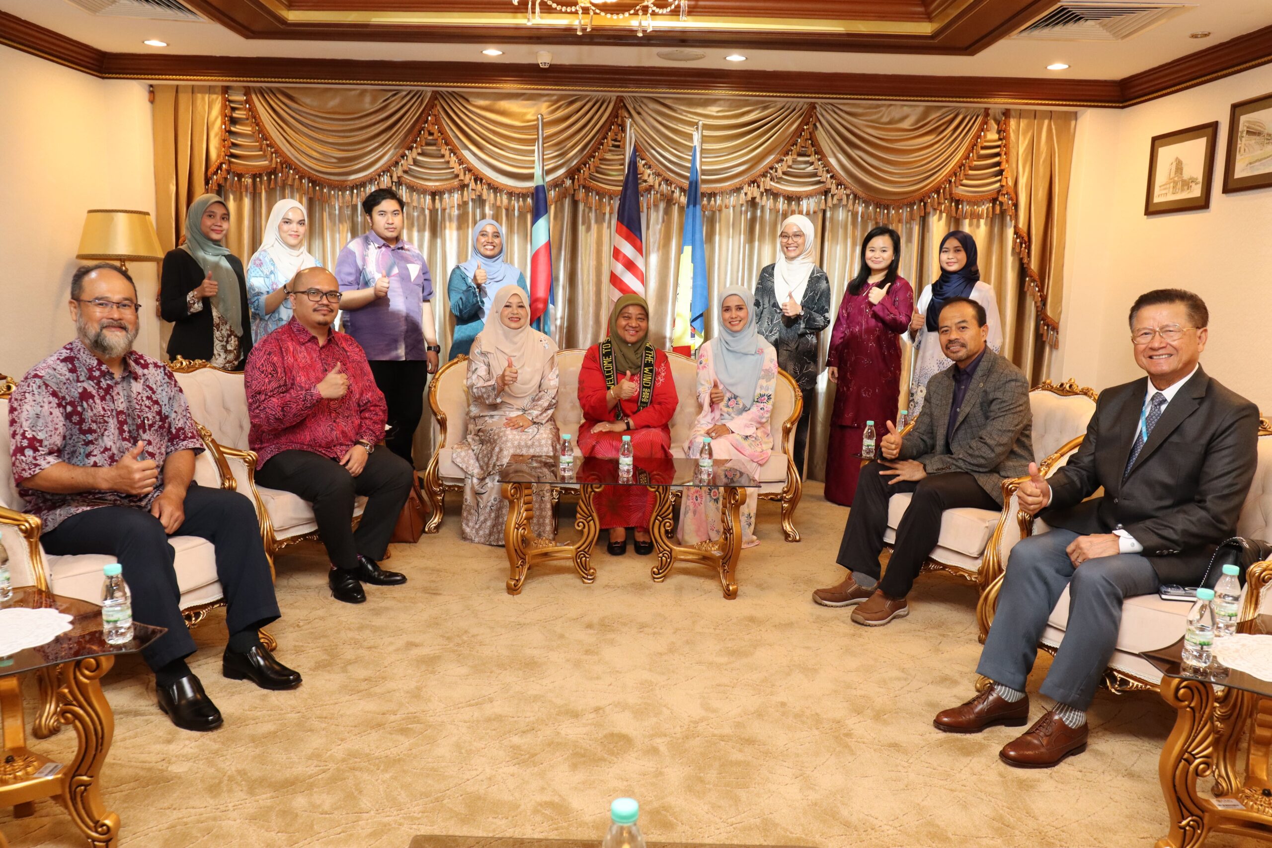MEETING BETWEEN THE DIRECTOR-GENERAL OF THE SOUTHEAST ASIA REGIONAL CENTRE FOR COUNTER-TERRORISM (SEARCCT) AND THE DEAN OF THE FACULTY OF SOCIAL SCIENCES AND HUMANITIES (FSSK), UNIVERSITI MALAYSIA SABAH (UMS)